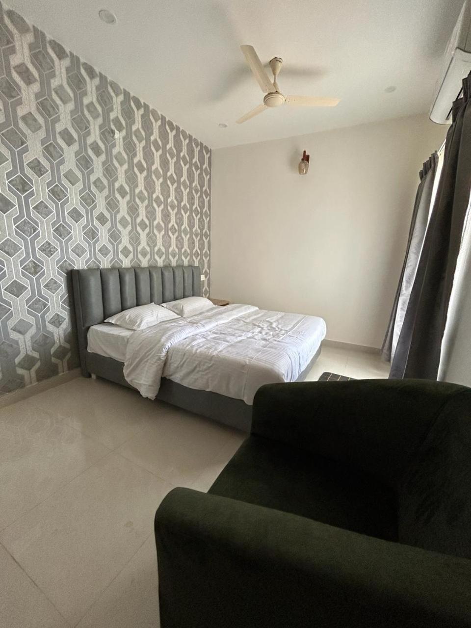 Sapphire Stayss Yelagiri Zimmer foto