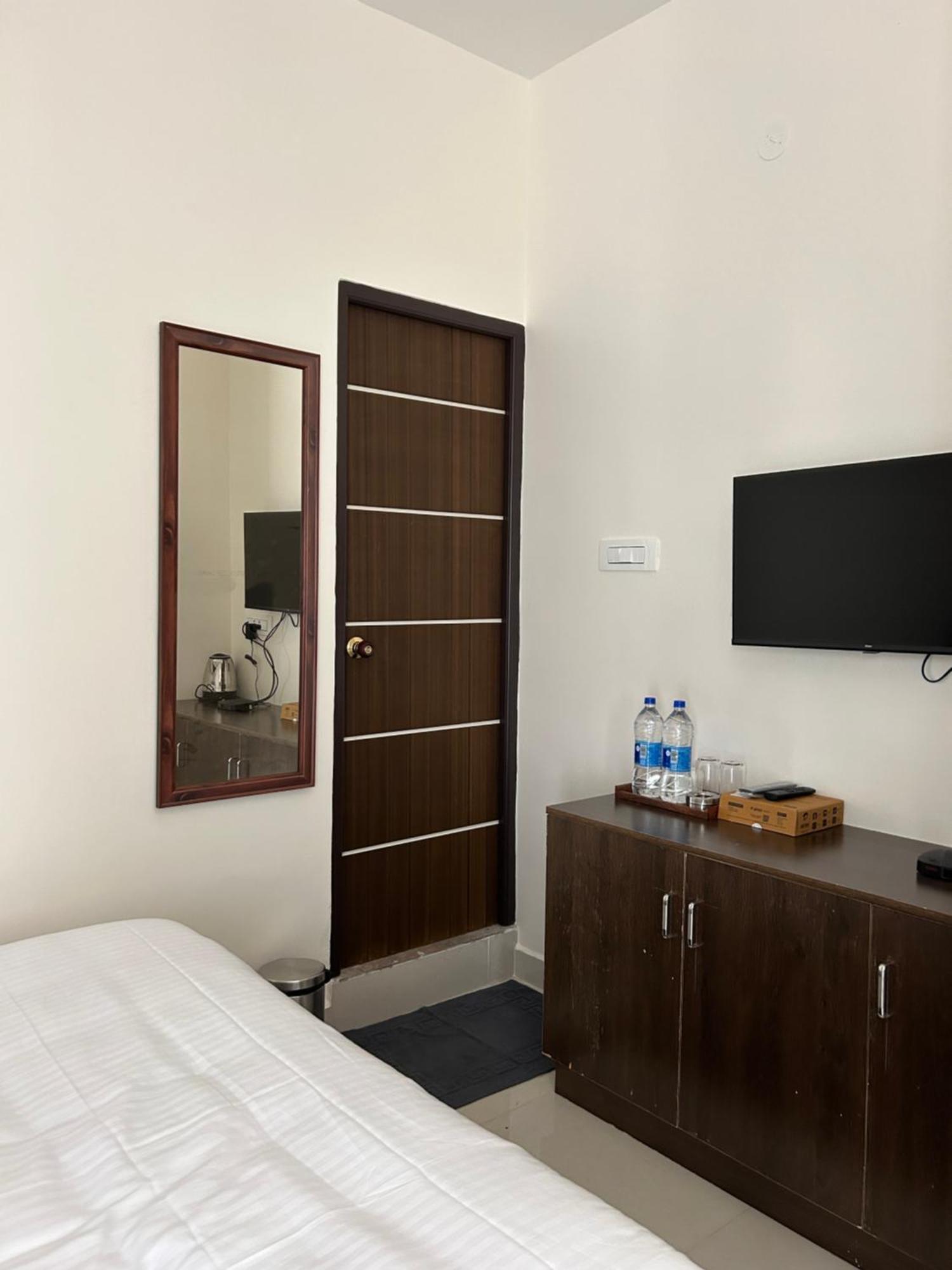 Sapphire Stayss Yelagiri Exterior foto