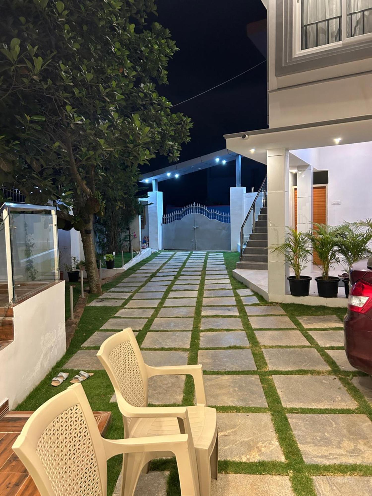 Sapphire Stayss Yelagiri Exterior foto
